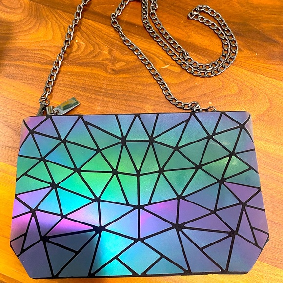LOVEVOOK Geometric Luminous Purse - Holographic Reflective Crossbody Bag Wallet - Picture 7 of 7
